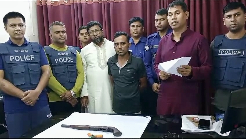 মহেশখালীতে অস্ত্র ও গুলি সহ ভাড়াটে সন্ত্রাসী টুনাইয়া গ্রেফতার