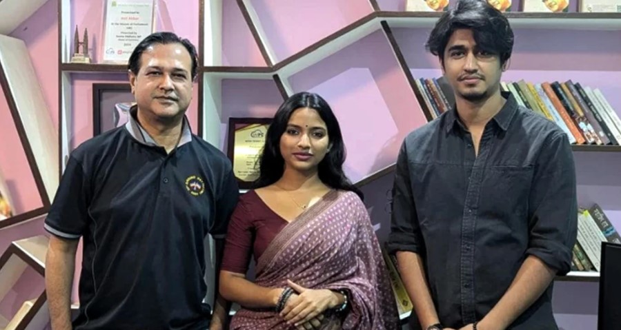 শিল্পী আসিফের গানের মডেল সেই ভাইরাল কন্যা ফারজানা 