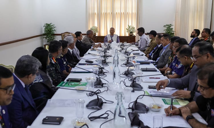 রাষ্ট্রীয় অতিথি ভবন যমুনায় এক উচ্চপর্যায়ের বৈঠক অনুষ্ঠিত হয়েছে। প্রধান উপদেষ্টা অধ্যাপক মুহাম্মদ ইউনূস বৈঠকে সভাপতিত্ব করেন।